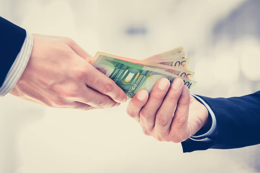 Skaidrojam 6 izplatītākos mītus par nebanku kredītiem