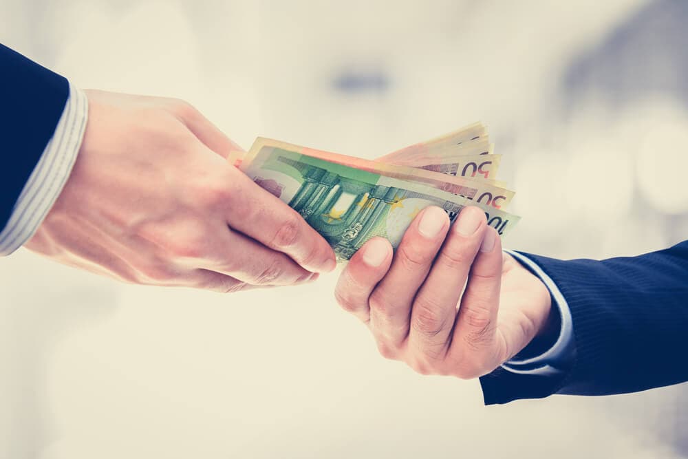 Skaidrojam 6 izplatītākos mītus par nebanku kredītiem